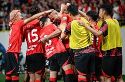 爱游戏官网-球队内讧传闻不断，主帅劝诫队员团结一心的简单介绍