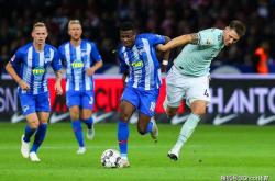 爱游戏官网入口-关于柏林赫塔主场失利，降至德国足球联赛中游位置的信息