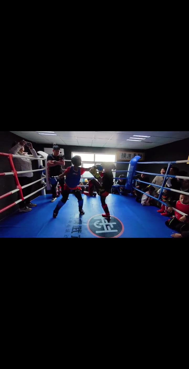 强队对决场面火爆，精彩瞬间不容错过的简单介绍