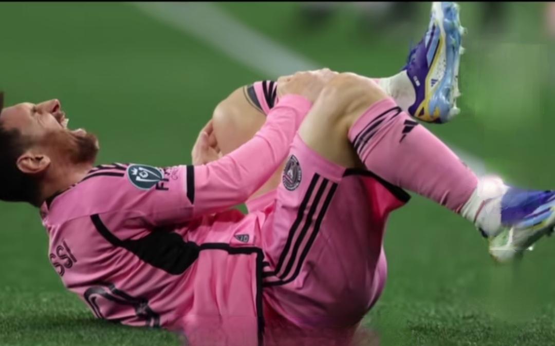 职业球员在比赛中受伤,引发球迷关注 职业球员在比赛中受伤,引发球迷关注