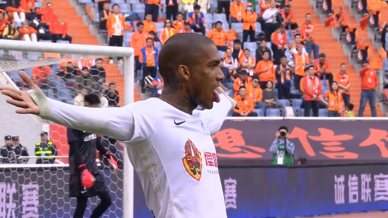 尼斯中锋射术精湛,连续两轮破门得分 尼斯中锋射术精湛,连续两轮破门得分