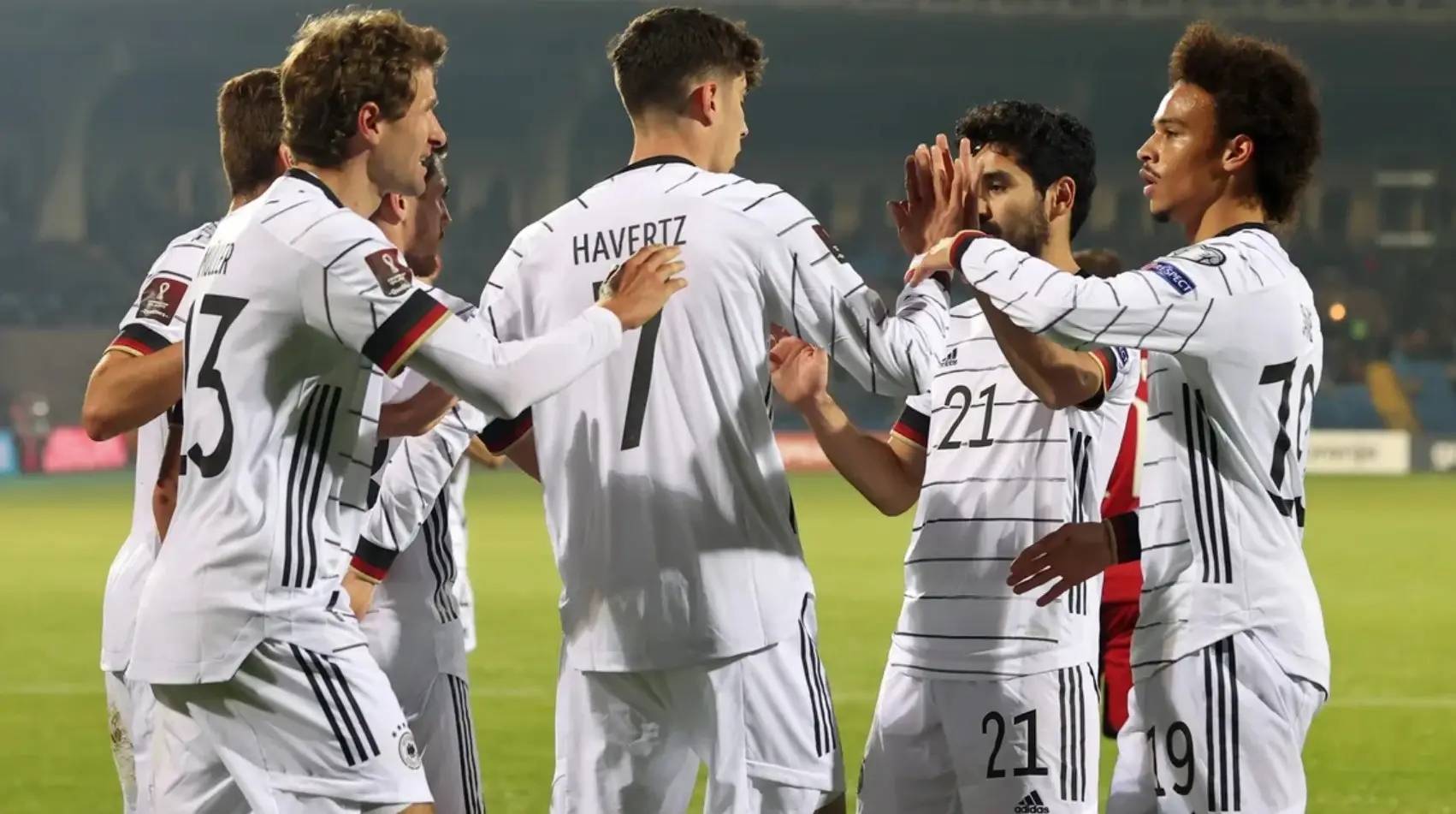 球队战术调整频繁，备战布局谨慎的简单介绍