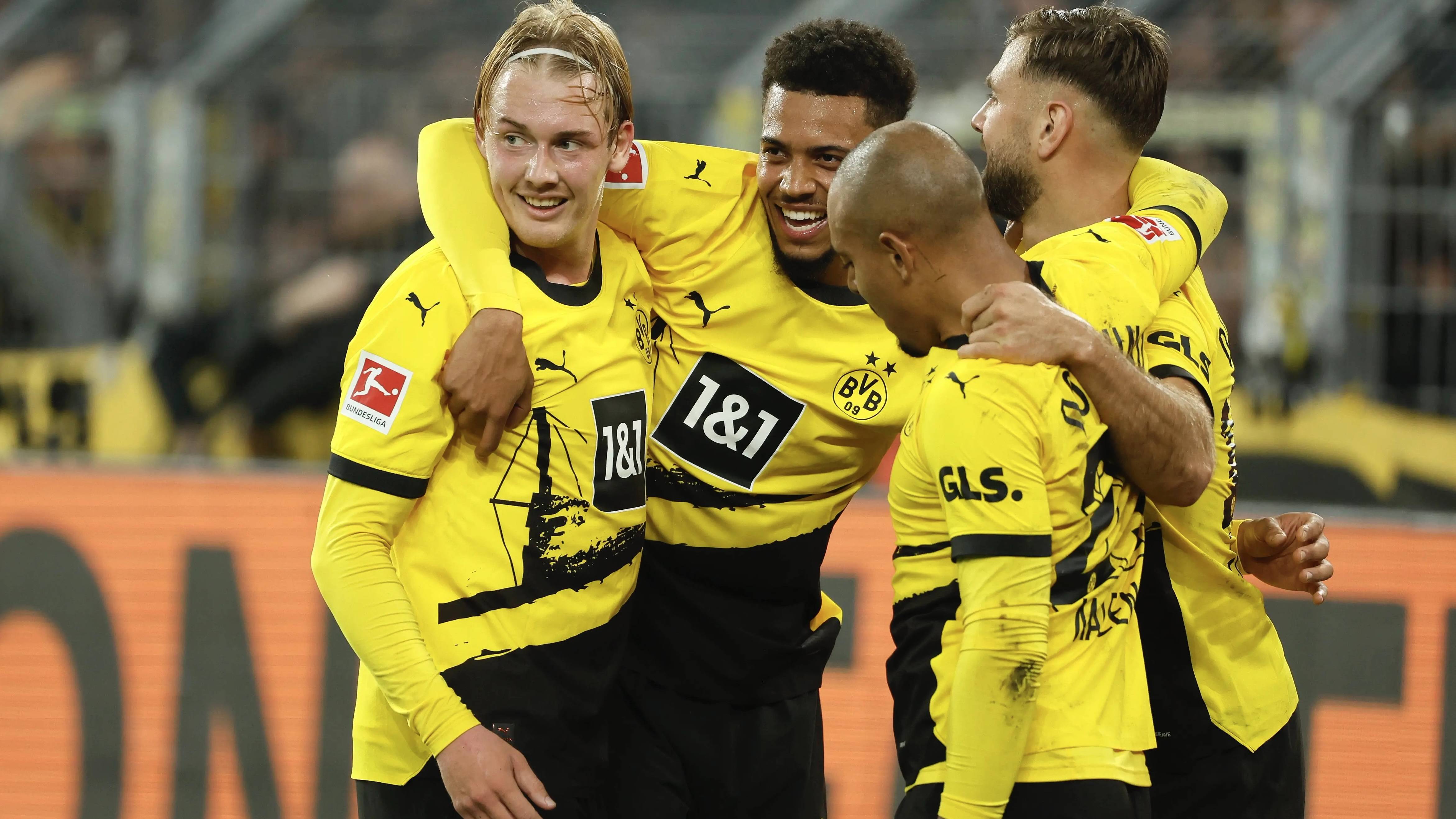 全球足球盛事!男女运动员交锋 全球足球盛事!男女运动员交锋