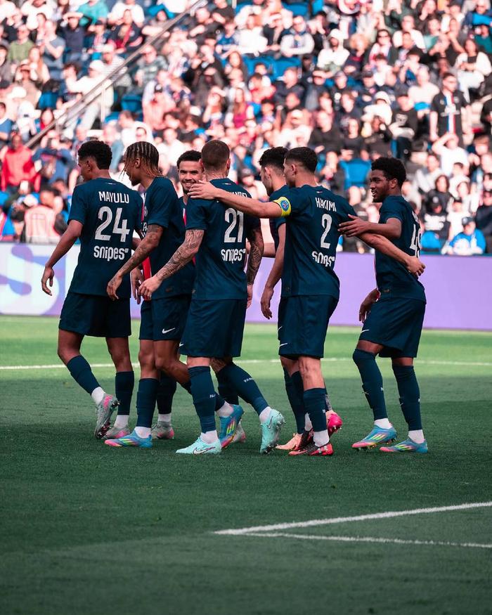 巴黎圣日耳曼豪取胜利,占据联赛榜首的简单介绍 巴黎圣日耳曼豪取胜利,占据联赛榜首的简单介绍