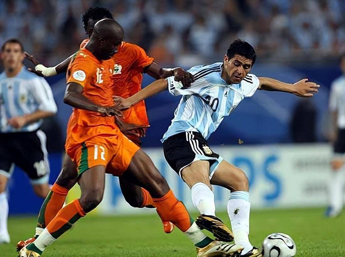 非洲杯赛争夺激烈,球员表现出色 非洲杯赛争夺激烈,球员表现出色