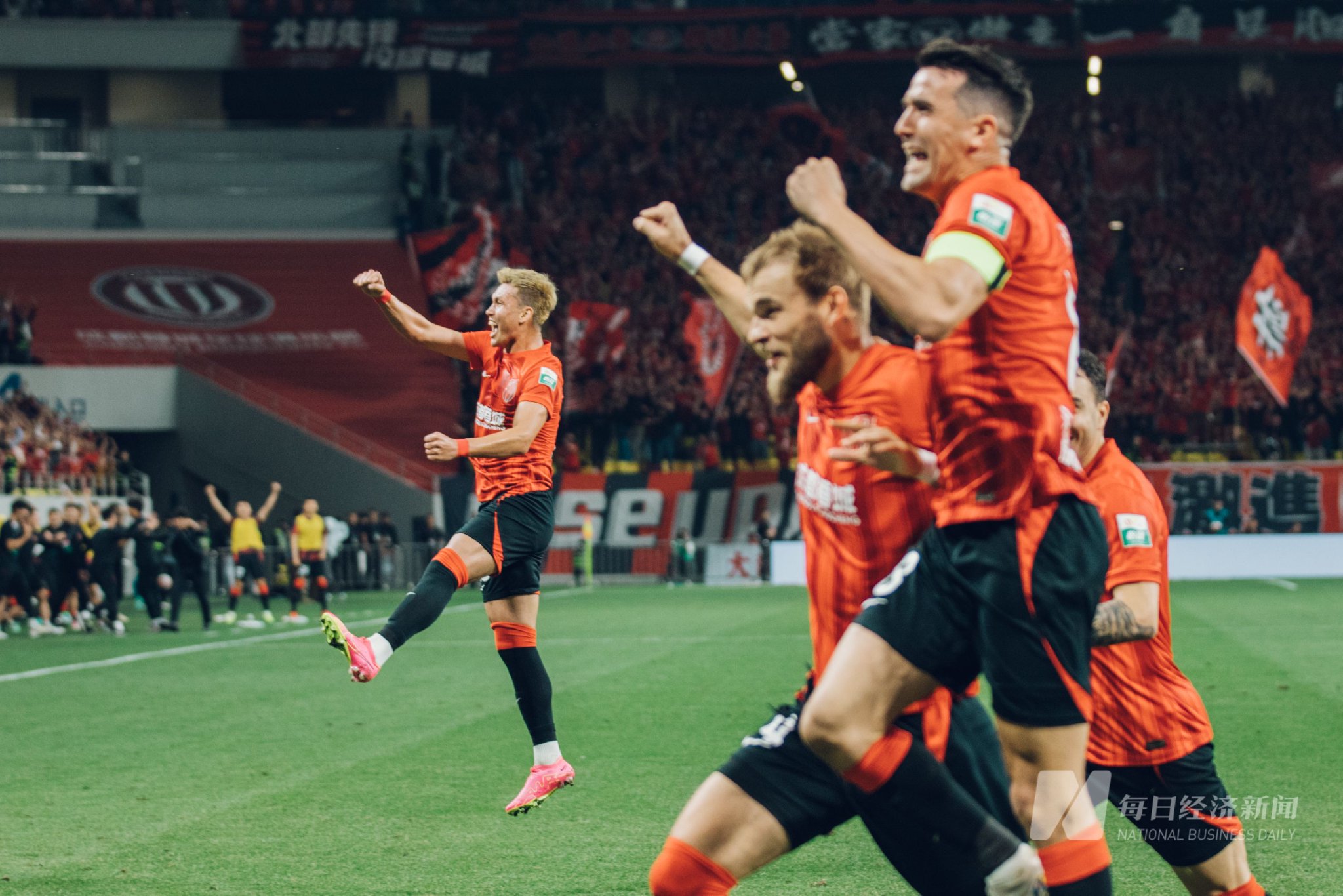 赛场上绝佳表现，球员备受瞩目