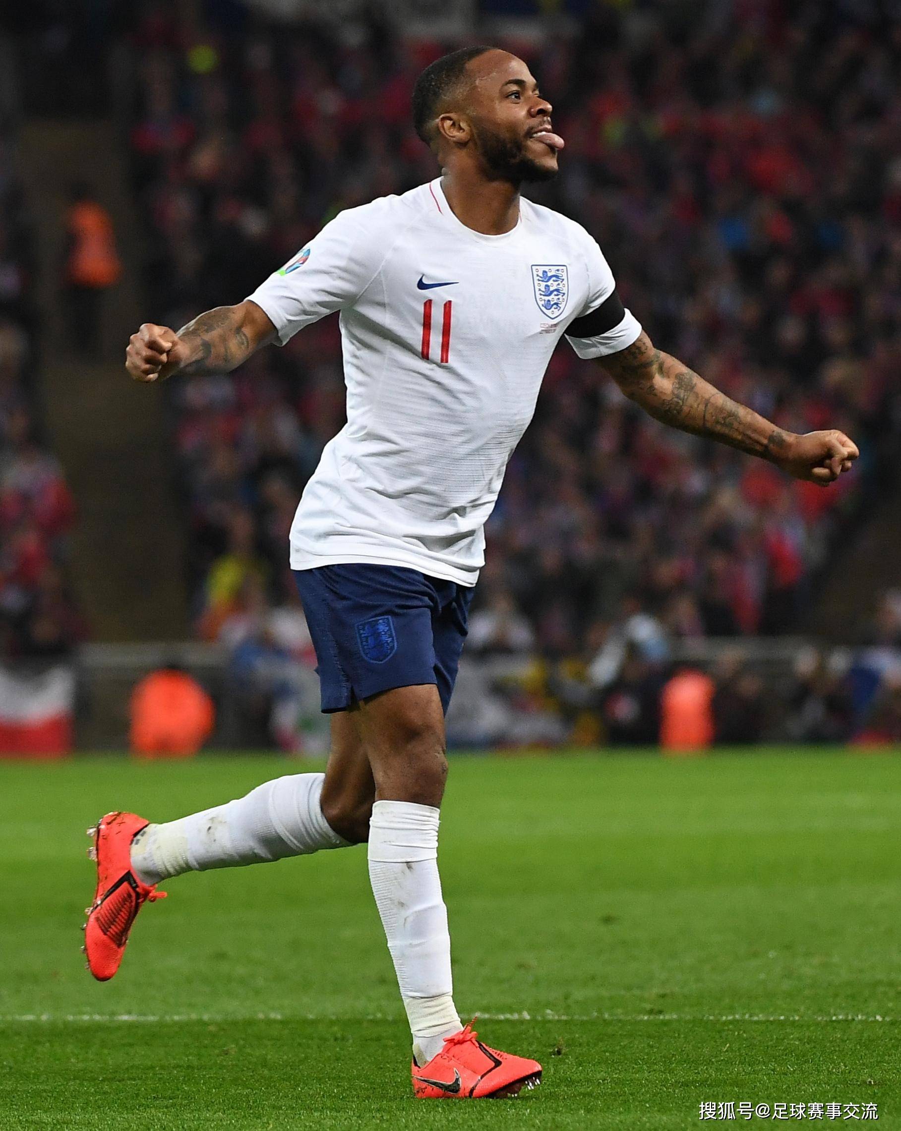 近期足球比赛中球员表现抢眼