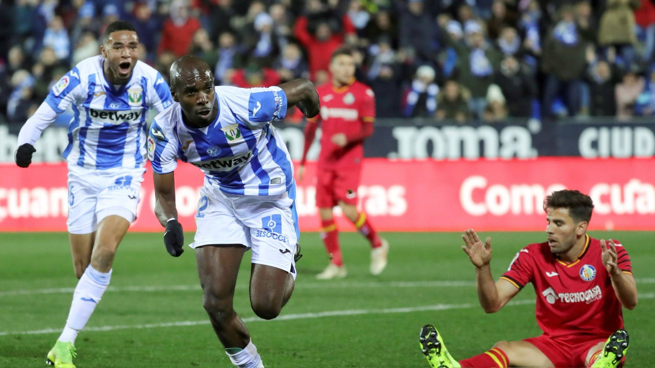 包含瓦伦西亚成功逆转莱加内斯，全队表现出色的词条