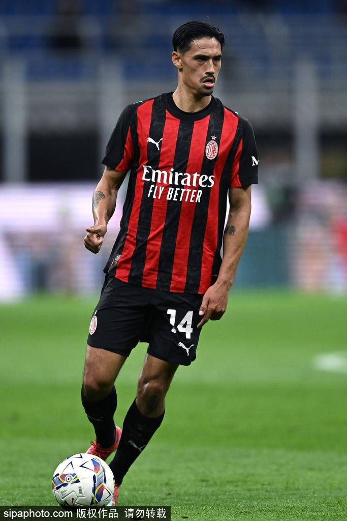 摩纳哥队球员进行实战训练，调整战术备战