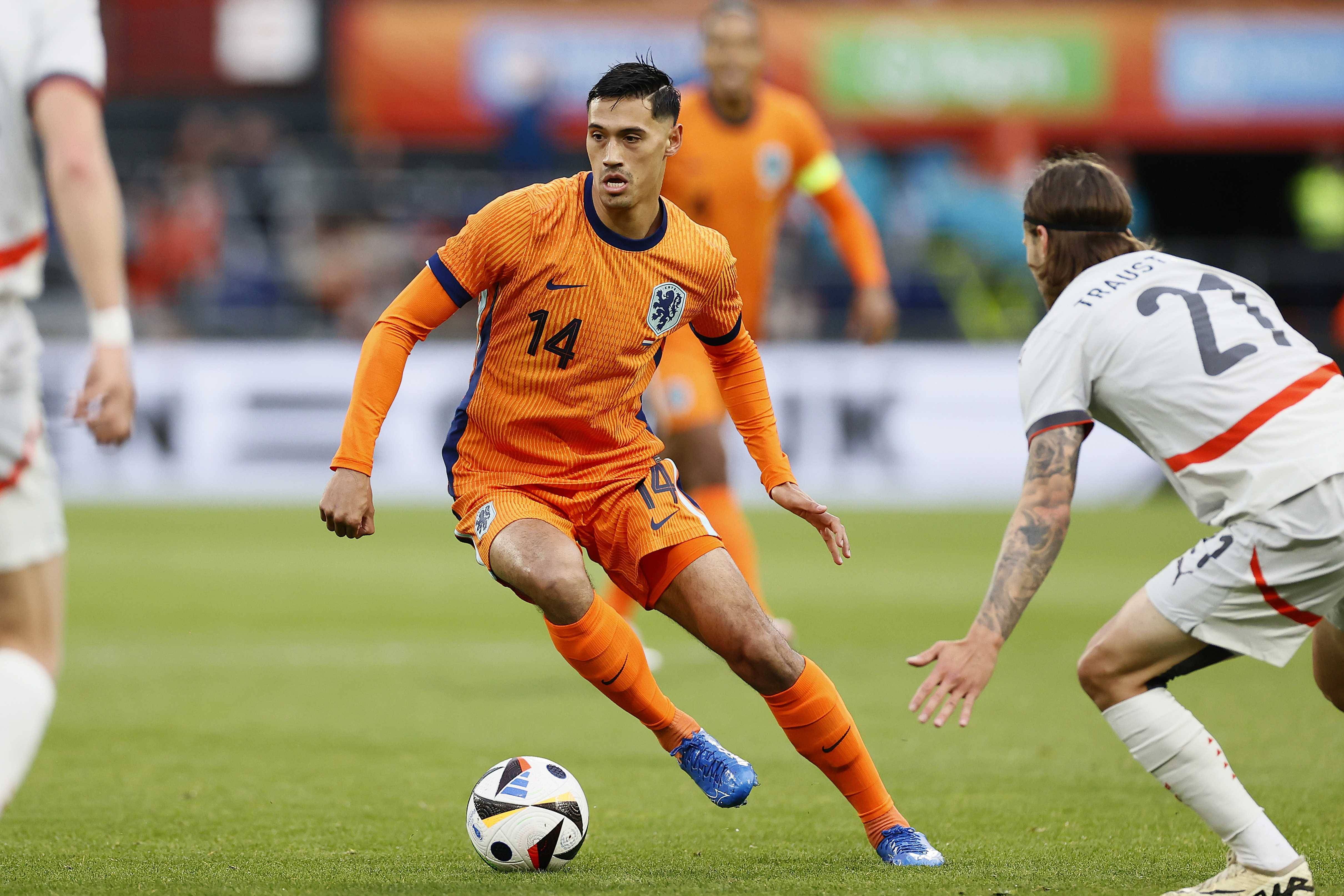 荷兰女足在友谊比赛中势如破竹