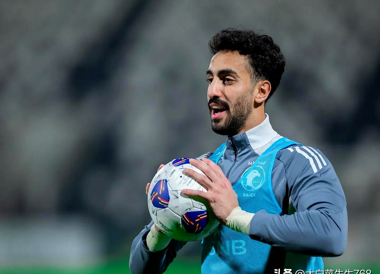 球队展现强大实力，赛场上展现自信风采