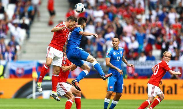 包含俄罗斯大胜斯洛伐克，积分榜上升两位的词条