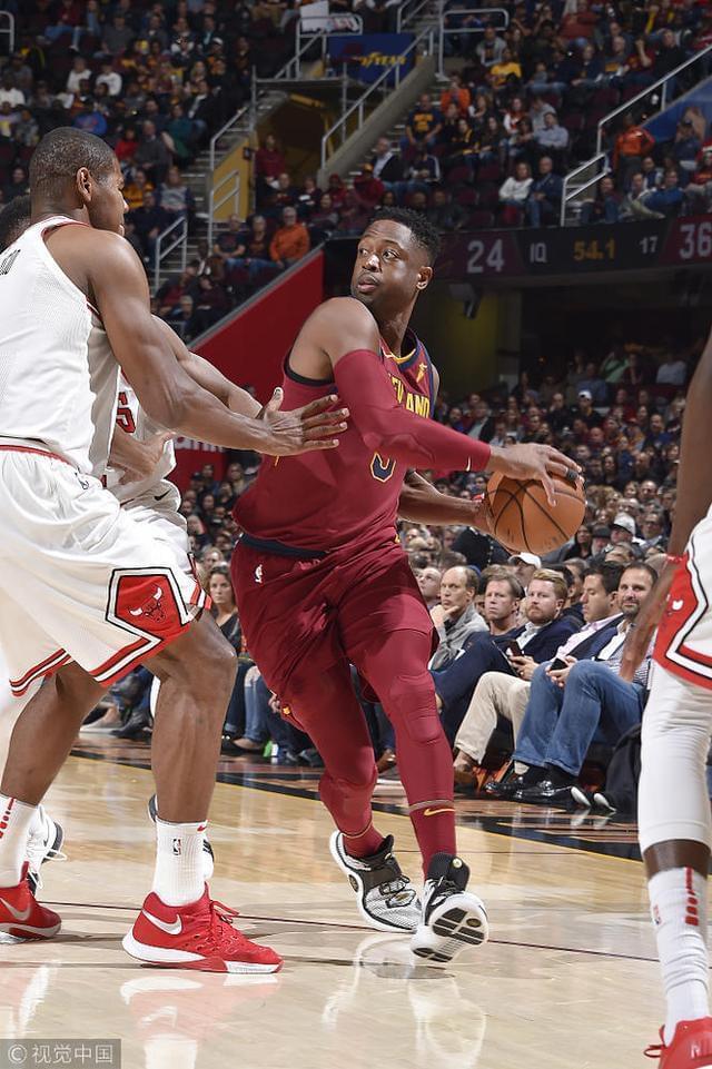 骑士队老将迎来生涯里程碑,向队友传递经验的简单介绍 骑士队老将迎来生涯里程碑,向队友传递经验的简单介绍