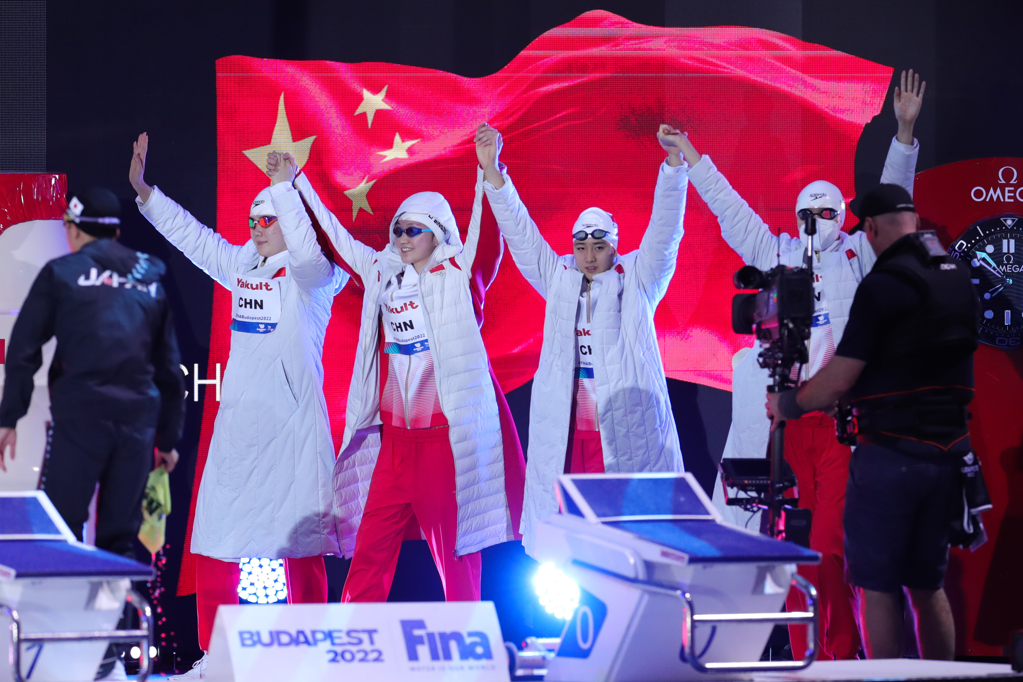 锦标赛上，某队展现出顶级实力，夺得冠军