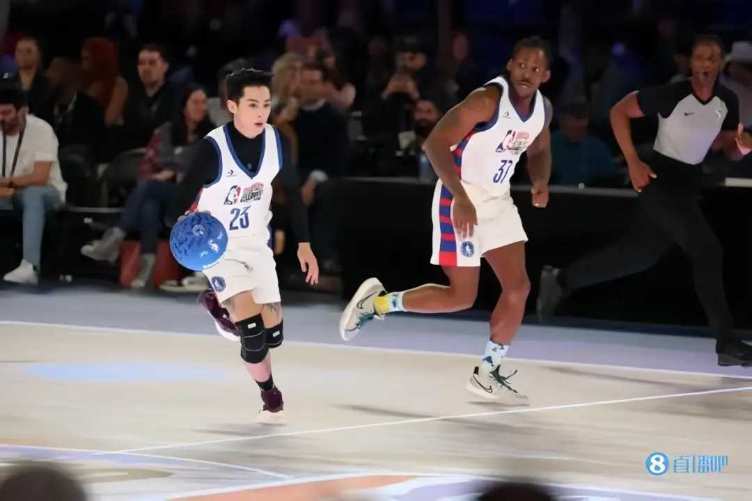 中国篮球巨星在海外赛场大放异彩