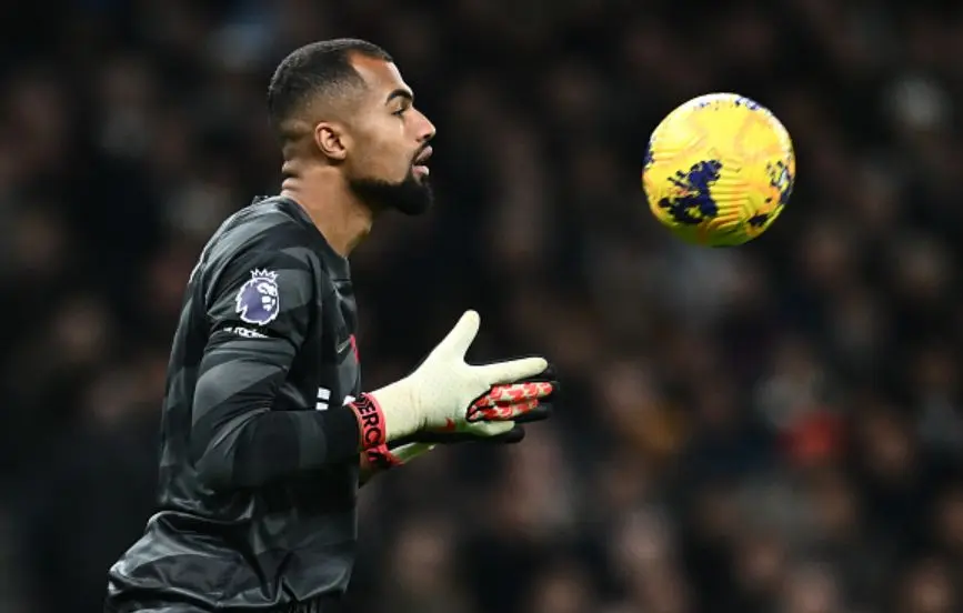 包含切尔西门将门迪取得零封，为球队保持不败的词条