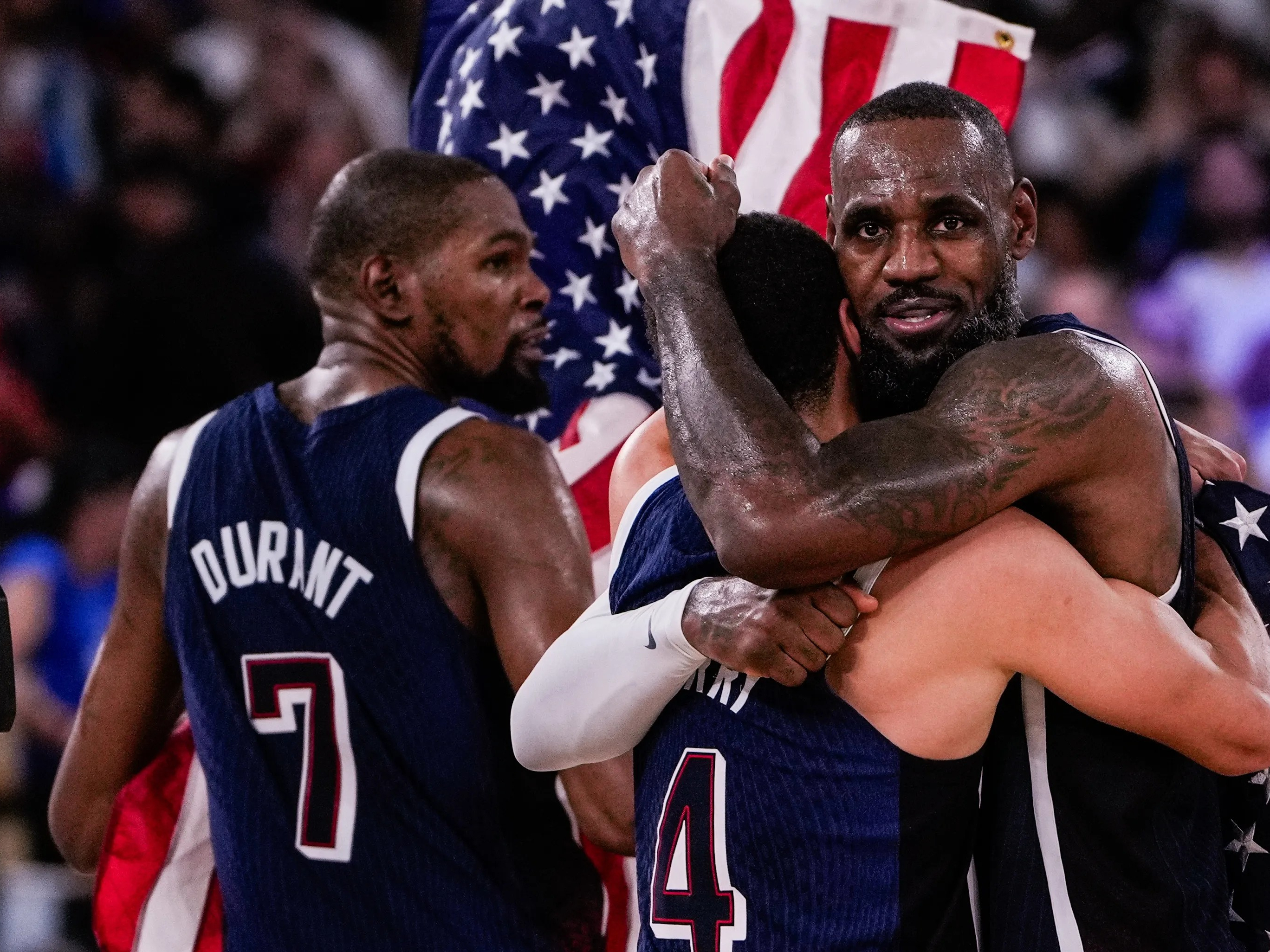 美国队在比赛中表现出色,赢得胜利 美国队在比赛中表现出色,赢得胜利