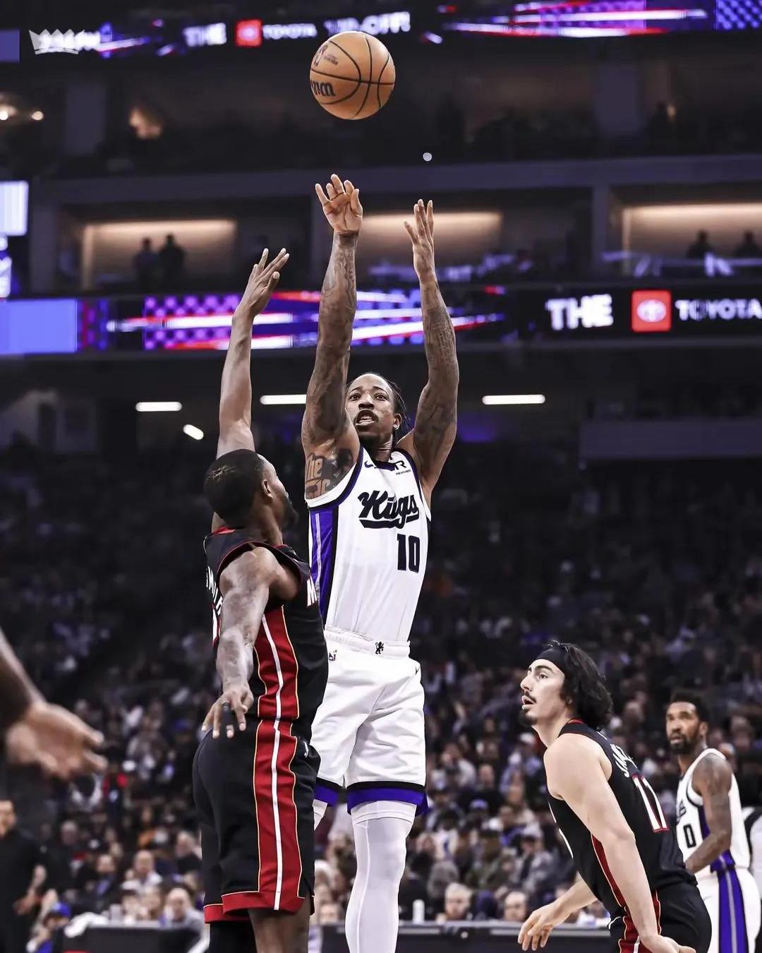 马刺主场战胜森林狼,德罗赞砍下垃圾时间进球 马刺主场战胜森林狼,德罗赞砍下垃圾时间进球