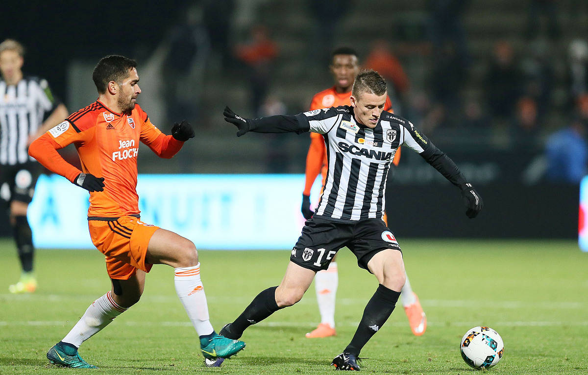 关于尼斯客场战平第戎,连续三轮不胜球队表现不稳定的信息 关于尼斯客场战平第戎,连续三轮不胜球队表现不稳定的信息