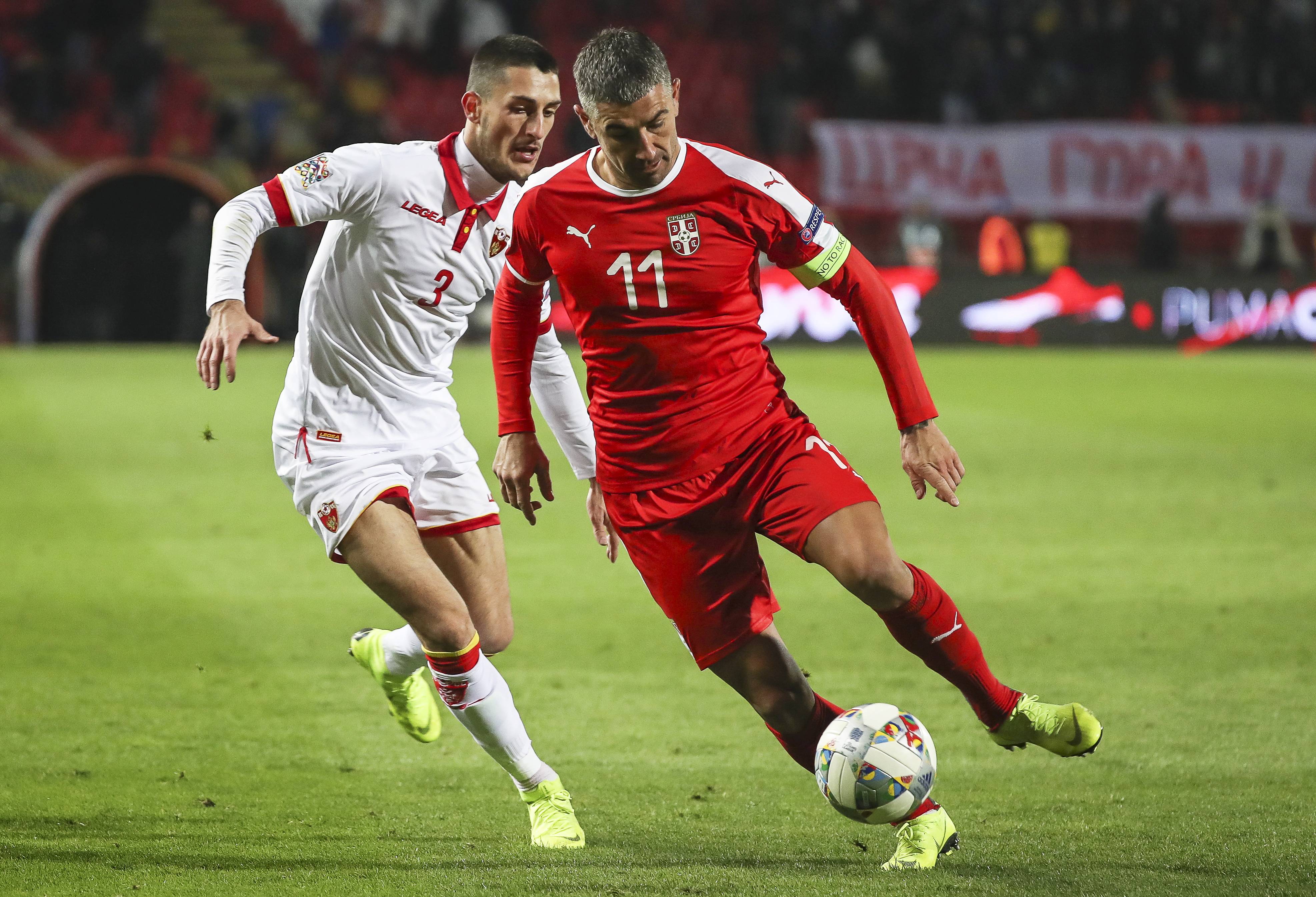 球员们在欧国联赛中展现出色的技术和体力 球员们在欧国联赛中展现出色的技术和体力