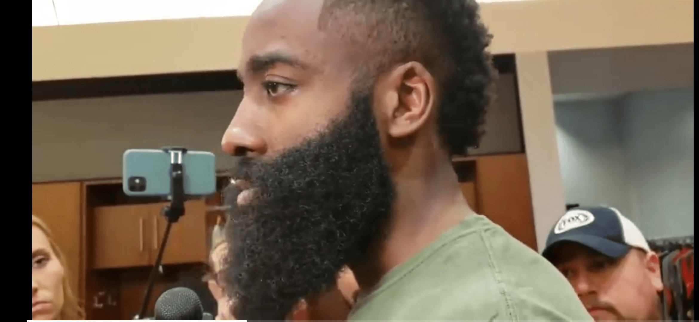 火箭主帅赛后发飙,遭扣帽罚款 火箭主帅赛后发飙,遭扣帽罚款