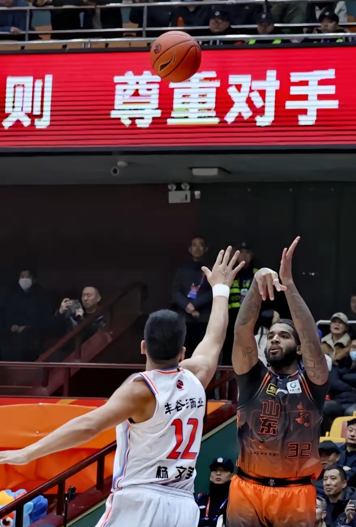 包含球场较量激烈火爆,对手拼尽全力的词条 包含球场较量激烈火爆,对手拼尽全力的词条