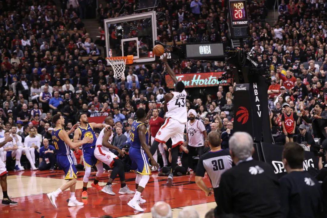 雄鹿主场力克猛龙，字母哥火力全开砍下分的简单介绍