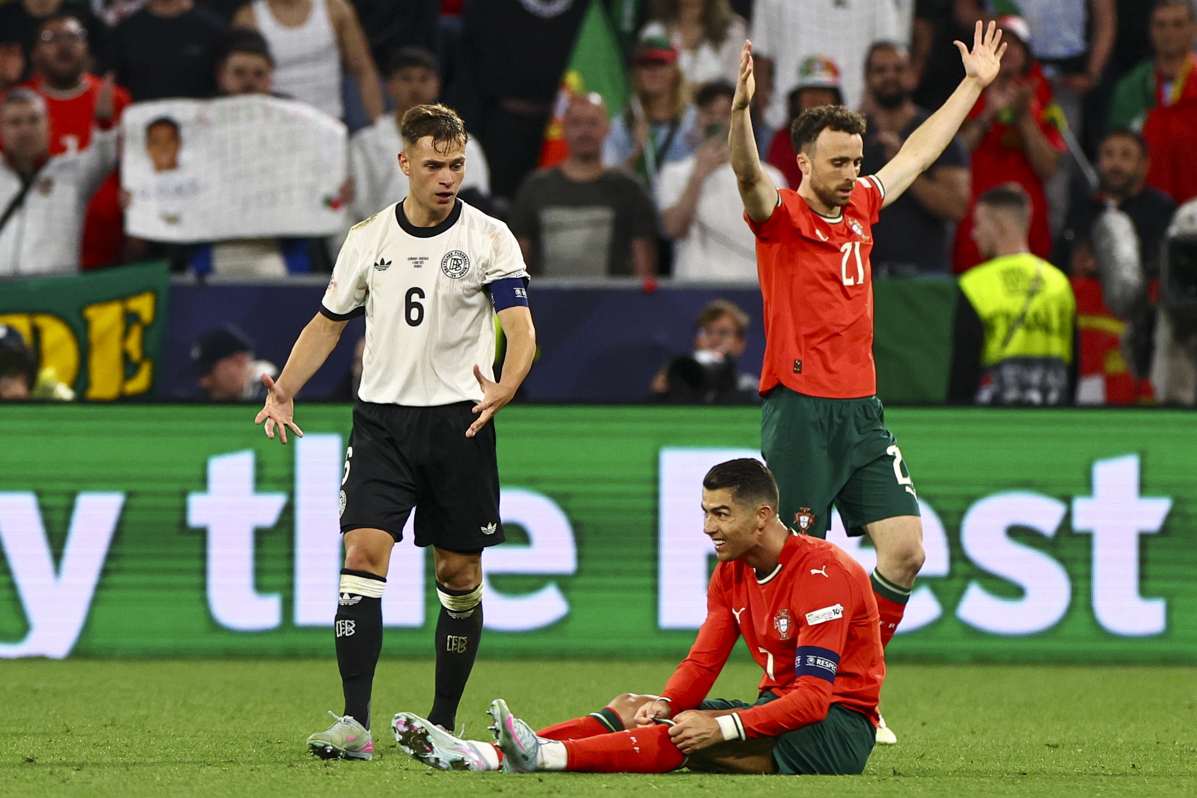 葡萄牙队士气高涨,备战对阵强敌的简单介绍 葡萄牙队士气高涨,备战对阵强敌的简单介绍