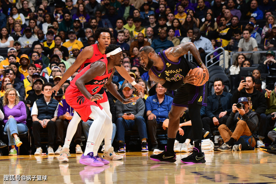 包含湖人对阵猛龙，库里面对德罗赞犹如兄弟的词条
