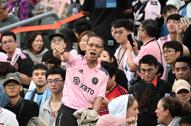 包含球星风采尽显,球迷热情高涨的词条 包含球星风采尽显,球迷热情高涨的词条