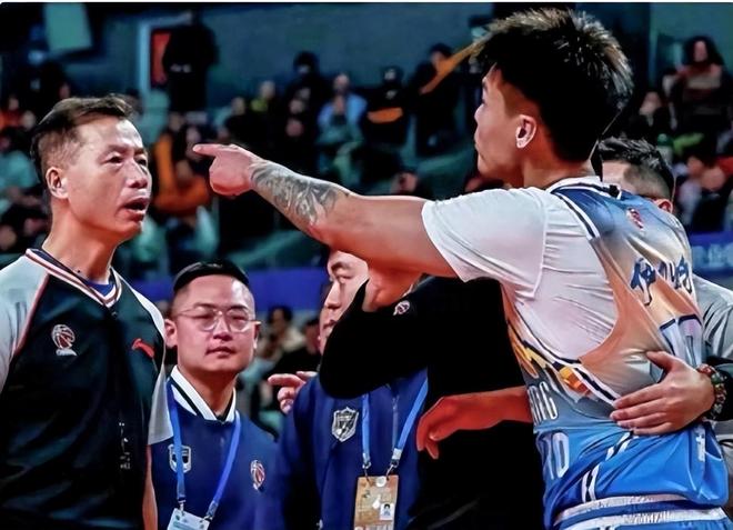 赵睿再度爆发,带队击溃对手 赵睿再度爆发,带队击溃对手