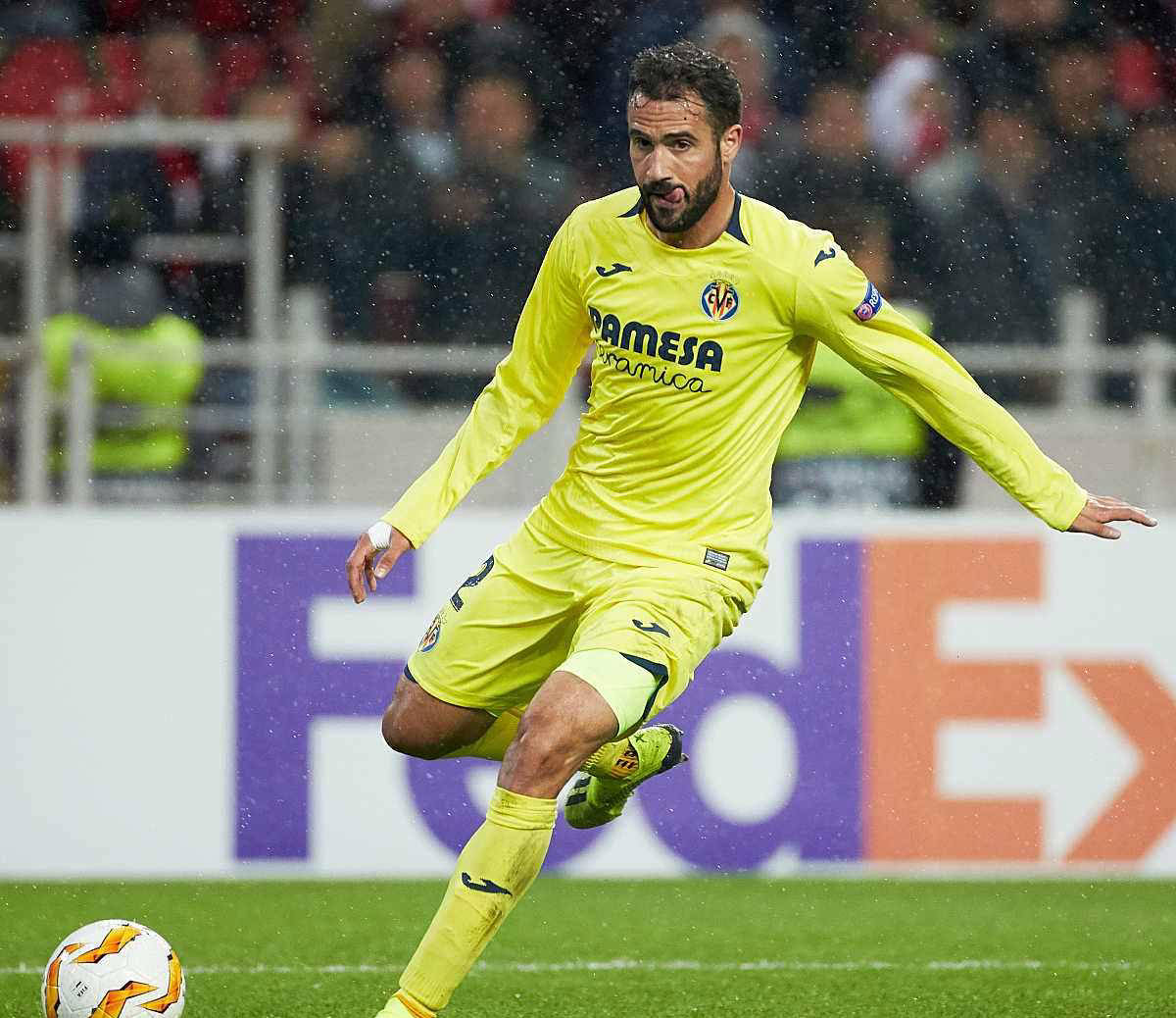 比利亚雷亚尔球队在比赛中展现出色表现