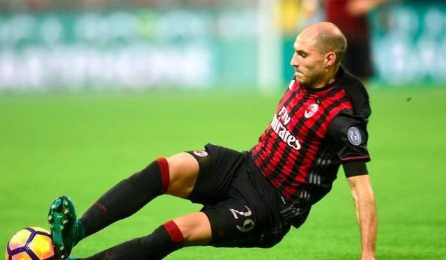 苏宁后防线多次失误，造成大比分屡败的简单介绍