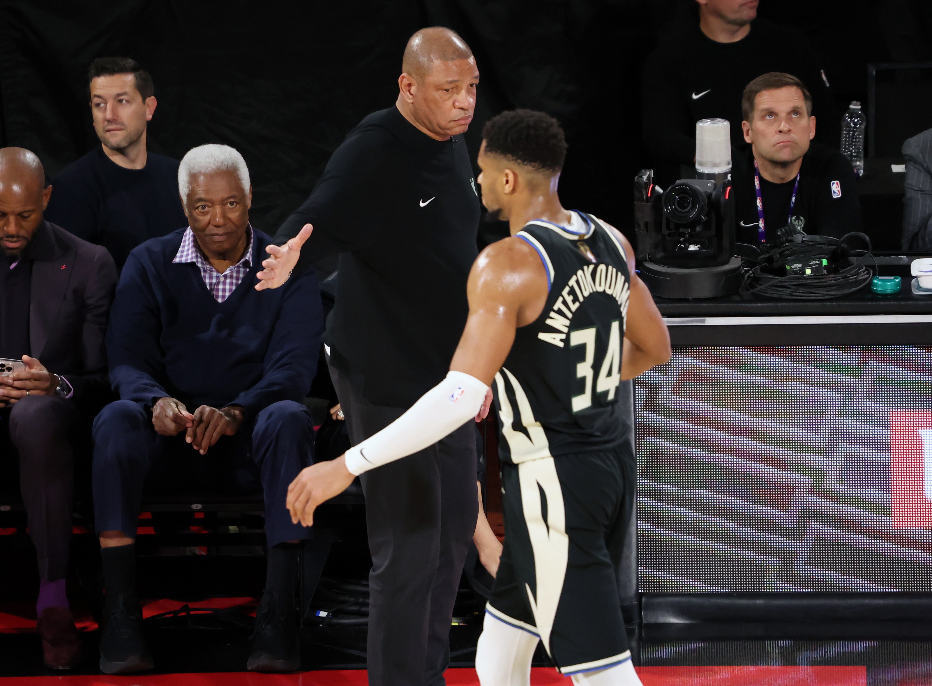 雄鹿战胜公牛,字母哥全场表现全面贡献的简单介绍 雄鹿战胜公牛,字母哥全场表现全面贡献的简单介绍