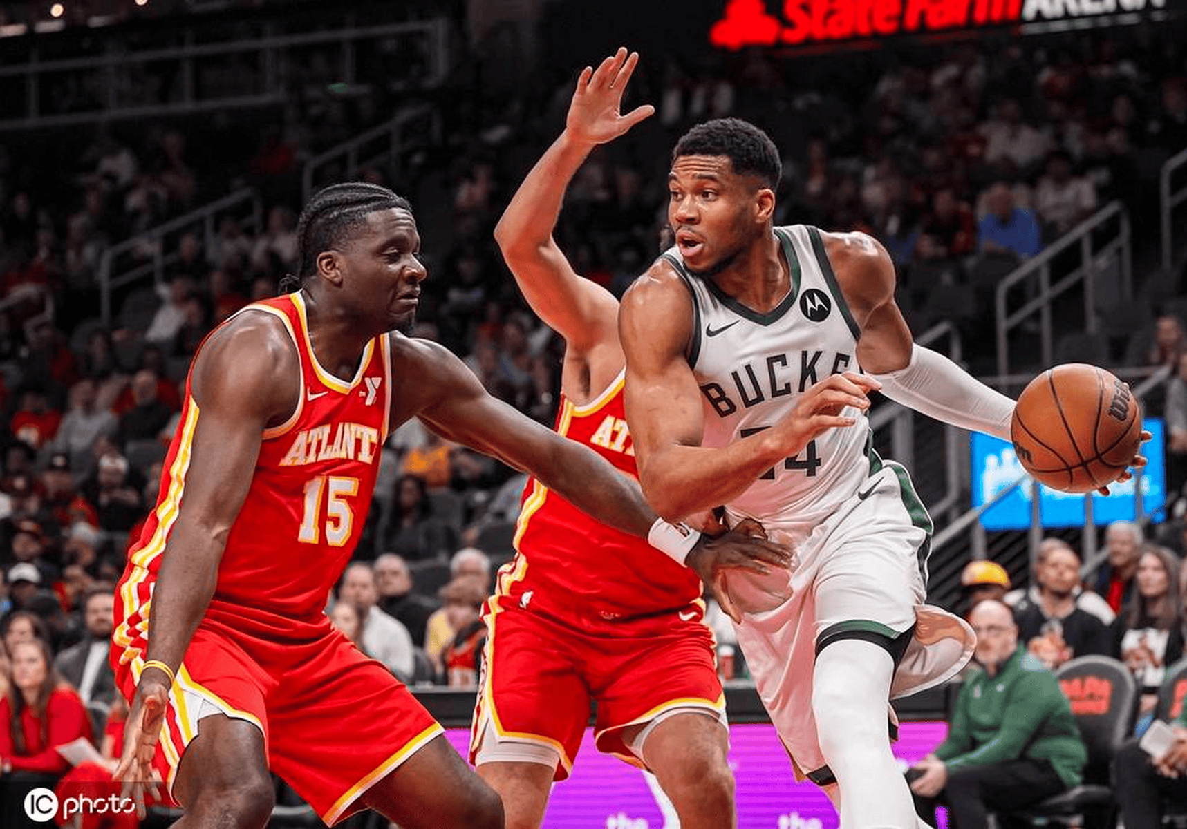 雄鹿战胜掘金，字母哥狂砍三双的简单介绍