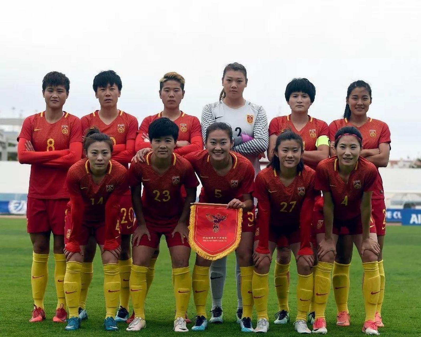 包含俄罗斯女足全身而退，实现小组出线的词条