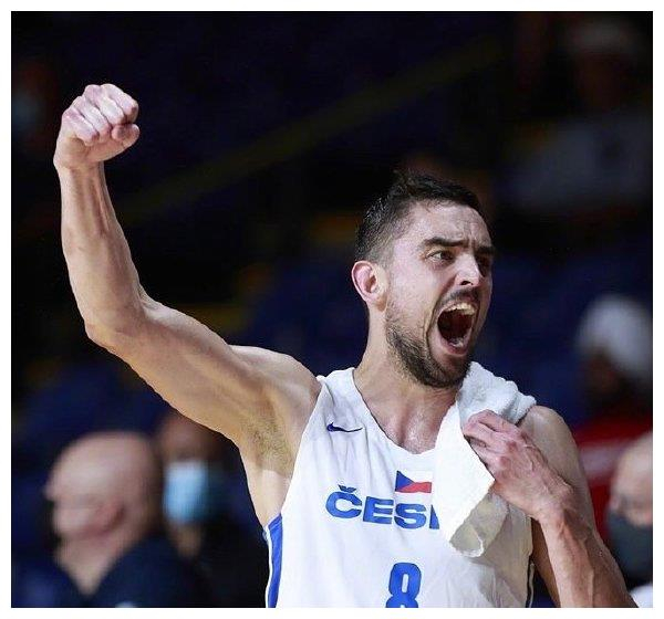 关于雄狮队凭借内线优势获胜,球队展现出强大攻击力的信息 关于雄狮队凭借内线优势获胜,球队展现出强大攻击力的信息