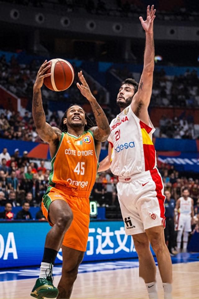 包含西班牙队员的团队合作，将继续引领胜利的词条